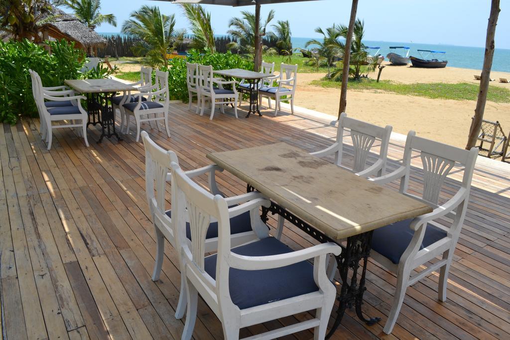 Dolphin Beach Resort Kalpitiya Exterior foto